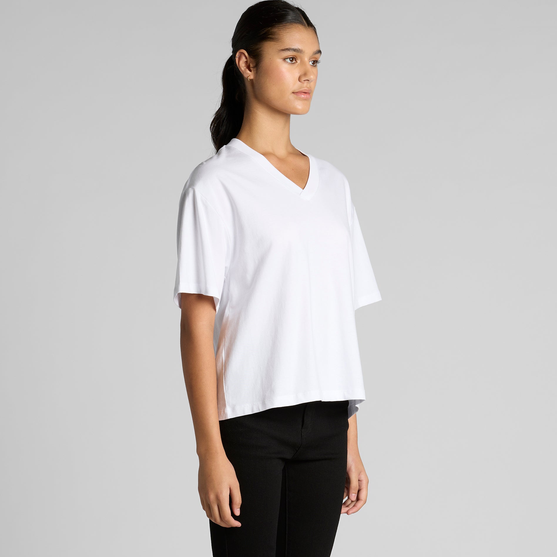 4095 WOS MARTINA V NECK TEE